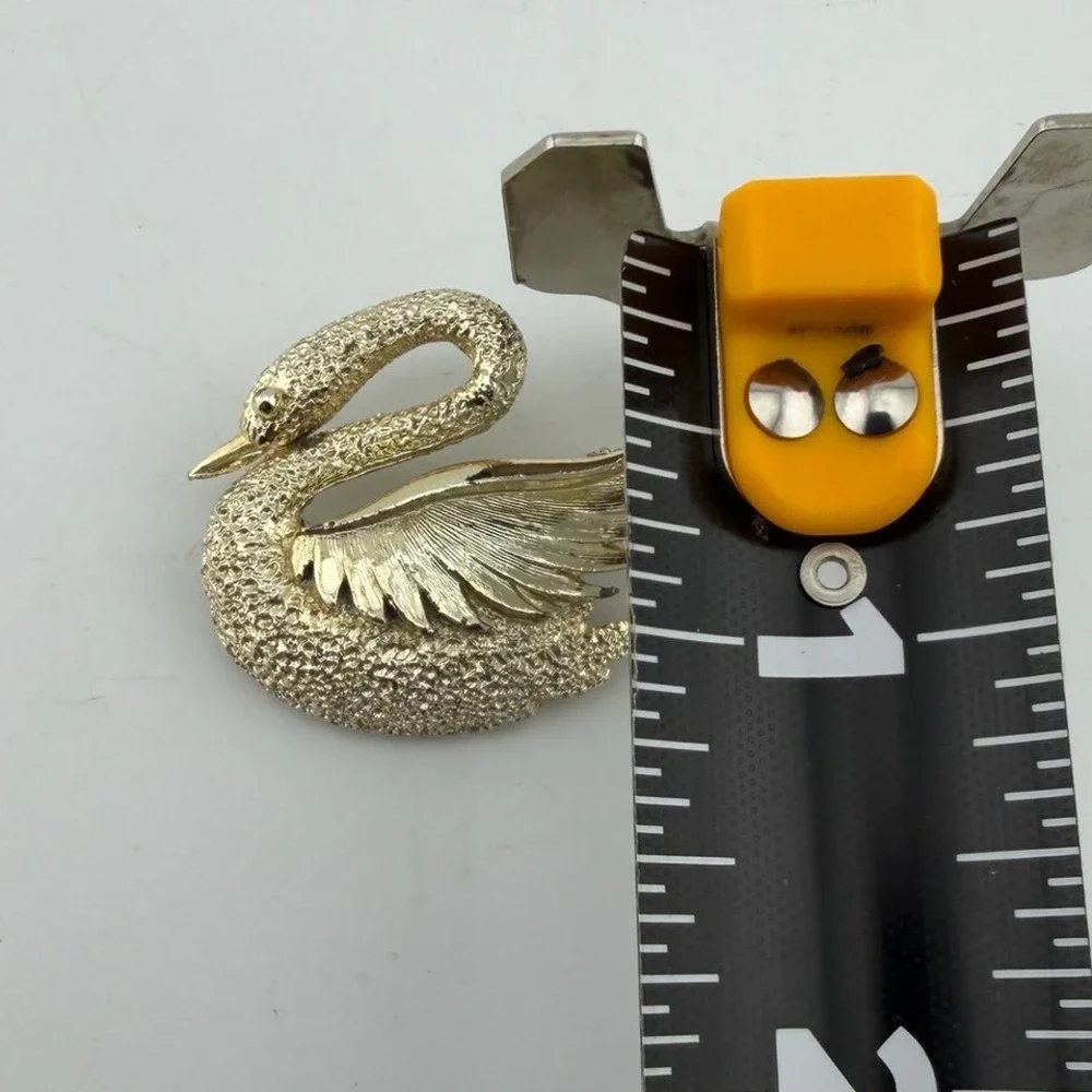 Vintage Gerrys Swan Brooch Small Gold Tone Vintage Textured‎ Figural Animal Pin